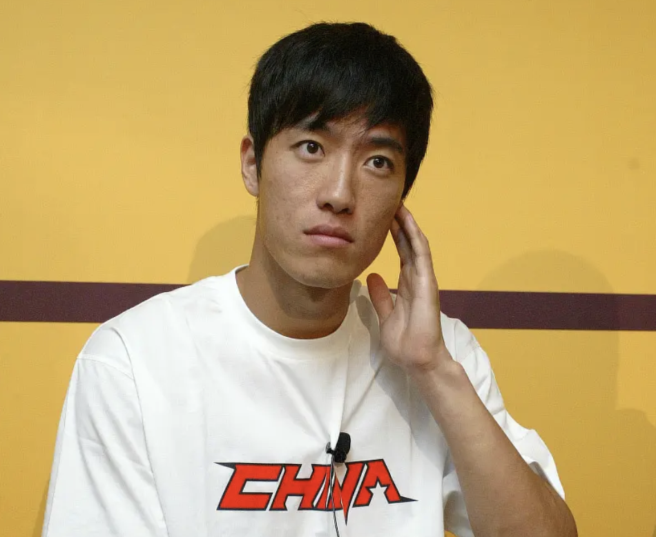 乐冠体育超6成网友支持刘翔选择买断!媒体人:他不想解除编制也不想上班